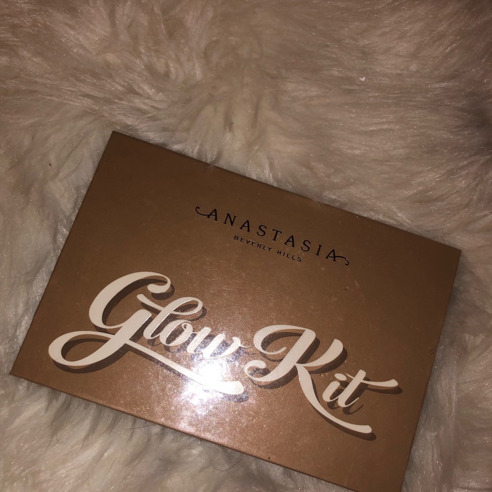 Anastasia Glow kit